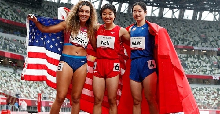 (L-R) Silver medalist Jaleen Roberts of Team United States, gold medalist Wen Xiaoyan of Team China and bronze medalist Jiang Fenfen of Team China pose after competing in the Women's 100m - T37 Final on day 9 of the Tokyo 2020 Paralympic Games at Olympic Stadium on September 2, 2021 in Tokyo, Japan. (Photo: Getty Images)