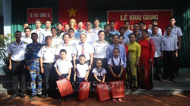 At the opening ceremony for a new academic year at Truong Sa town elementary school. (File photo: VNA)