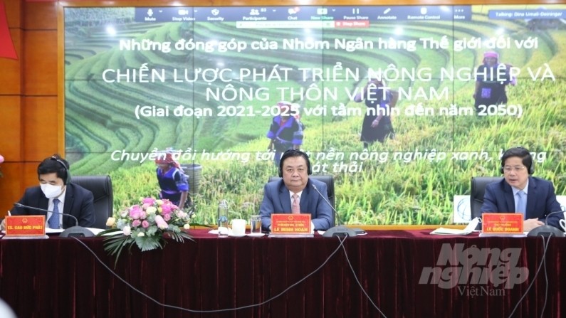 Vietnamese delegates attend the virtual meeting with international partners on experiences in sustainable agricultural and rural development. (Photo: nongnghiep.vn)