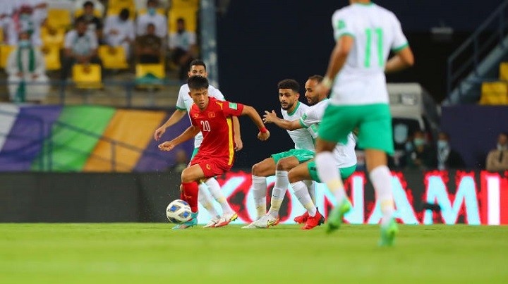 Vietnam's Phan Van Duc (in red) in action with Saudi Arabian players during their Group B opener in the final round of the 2022 World Cup Asian Qualifiers on September 3. (Photo: AFC)