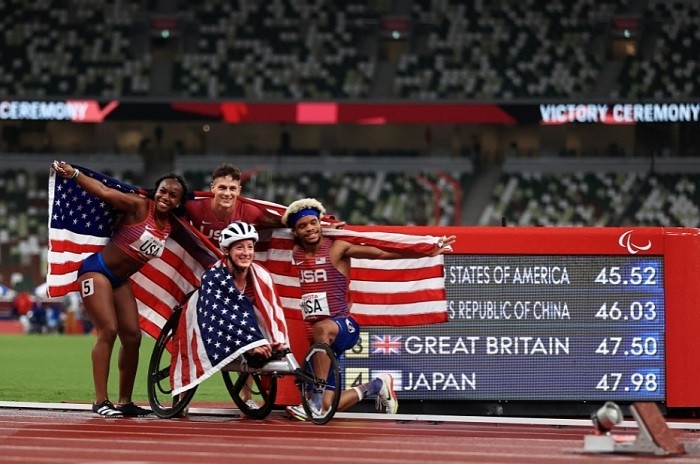 Brittni Mason, Nick Mayhugh, Tatyana McFadden and Noah Malone of Team United States celebrate after winning gold in the 4x100m Universal Relay on day 10 of the Tokyo 2020 Paralympic Games at the Olympic Stadium in Tokyo on September 03, 2021. (Photo: Getty Images)