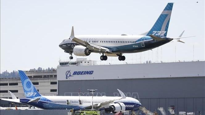 A Boeing 737 MAX is preparing to land in Seattle, US. (Photo: AFP/VNA)