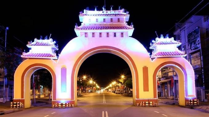 Cong Tam Quan (Three-entrance gate) is a symbol of Rach Gia City. (Photo via camauphuquoc.vn)