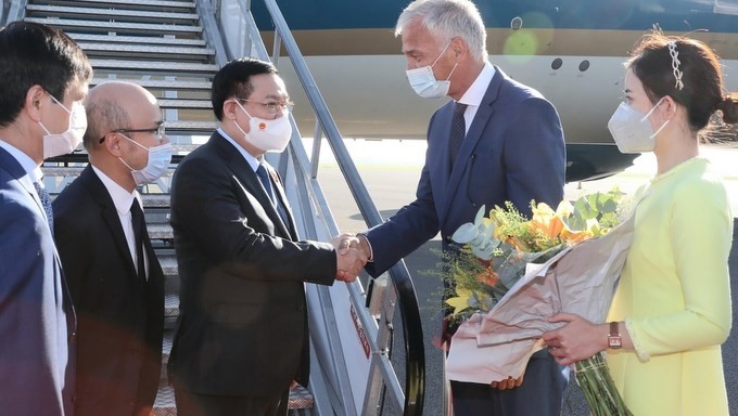 National Assembly Chairman Vuong Dinh Hue was welcomed at Melsbroek airport. (Photo: VNA)