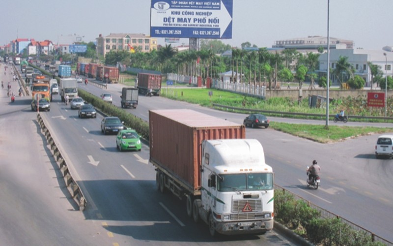 Pho Noi Textile and Garment Industrial Park connects to National Highway No.5, passing through Hung Yen province.