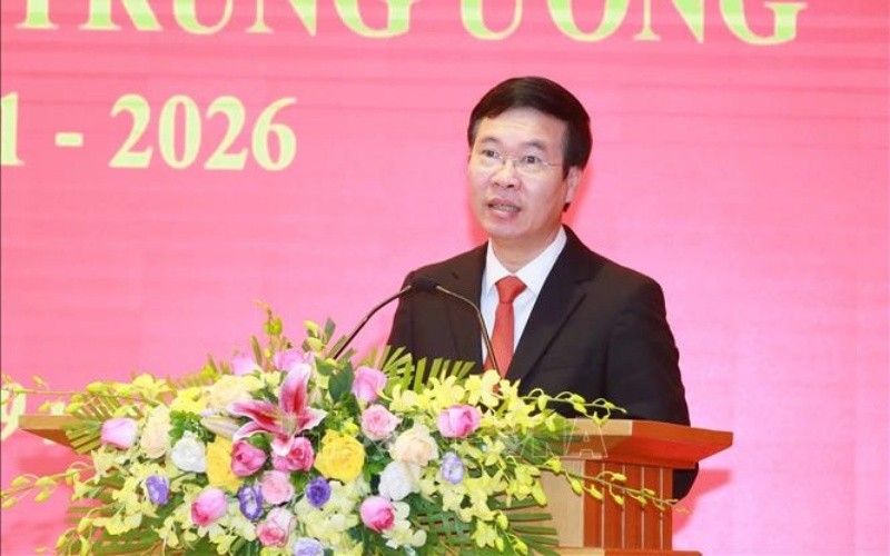 Politburo member and Permanent member of the Secretariat Vo Van Thuong speaks at the session. (Photo: VNA)