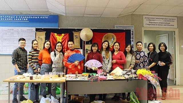 Participants at an event introducing Vietnamese culture in Russia. (Photo: NDO/Nam Dong)