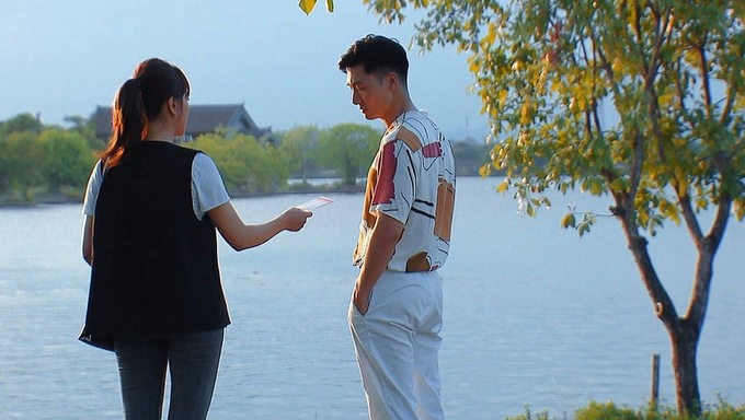 Filmmakers can reduce time, cost and efforts thanks to the use of technical shooting equipment. (Photo: A scene from the film "Huong vi tinh than" - The Taste of Kinship/Source: VFC)