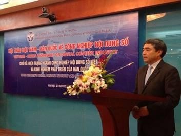 Deputy Minister of Information and Communications Nguyen Minh Hong speaking at the workshop