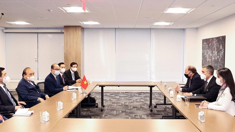 President Nguyen Xuan Phuc meets leaders of US companies. (Photo: VNA)