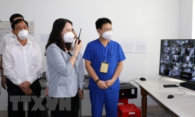 Vice President Vo Thi Anh Xuan visits COVID-19 treatment hospital No.2 (Photo: VNA)