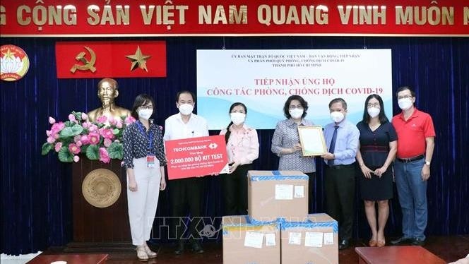 Ho Chi Minh City receives test kits donated by enterprises. (Photo: VNA)