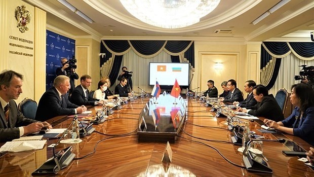 At the meeting between Minister of Foreign Affairs Bui Thanh Son and Konstantin Kosachev, Deputy Speaker of the Federation Council of the Federal Assembly of Russia (Source: baoquocte.vn)