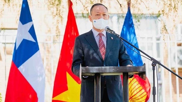 Vietnamese Ambassador to Chile Pham Truong Giang delivered speech at the event. (Photo: baoquocte.vn)