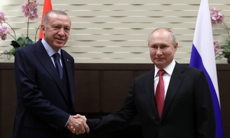 Russian President Vladimir Putin shakes hands with Turkish President Tayyip Erdogan during a meeting in Sochi, Russia September 29, 2021. (Photo: Reuters)