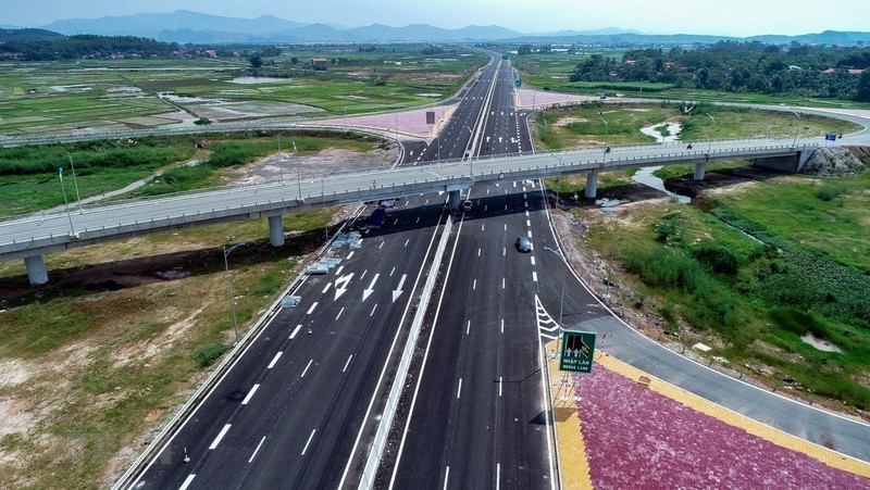 An expressway under construction (Photo: VNA)