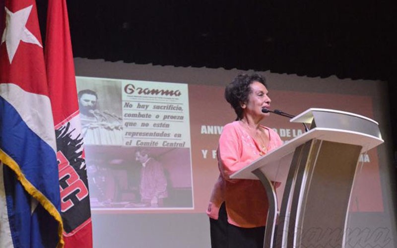 Journalist Marta Rojas speaks at the celebration of the 50th anniversary of daily newspaper Granma. (Photo: Anabel Díaz)