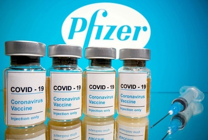 The effectiveness of the Pfizer/BioNTech vaccine in preventing infection dropped to 47% from 88% six months after the second dose, according to data that US health agencies considered when deciding on the need for booster shots.