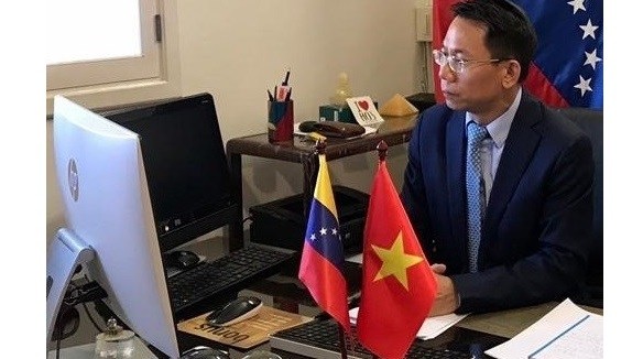 Vietnamese Ambassador to Barbados Le Viet Duyen presented his letter of credentials to Barbados Governor-General Sandra Mason during an online ceremony on October 5. (Photo: VNA)