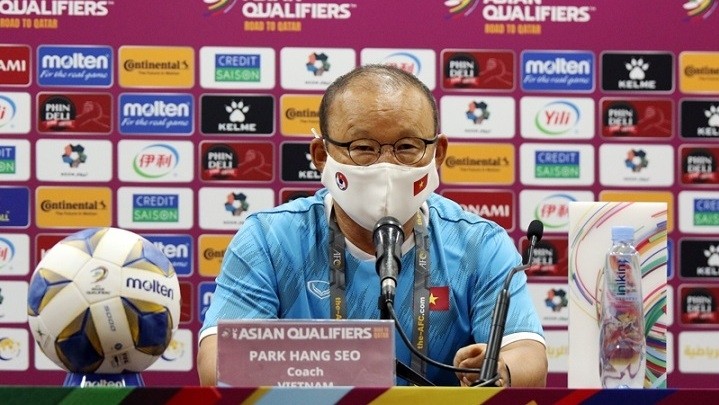 Vietnam head coach Park Hang-seo speaks at a press conference on October 6. (Photo: VFF)