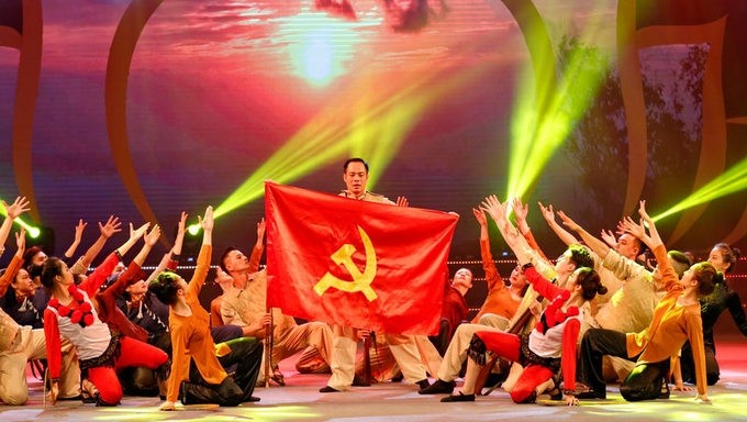 An art performance at the "Independence Star 2021" programme. (Photo: hanoimoi.com.vn)