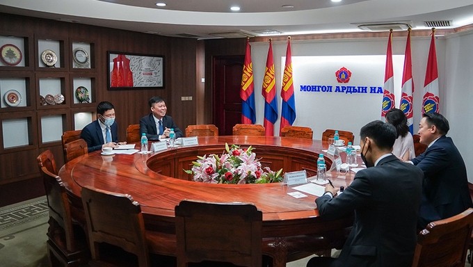At the meeting between Vietnamese Ambassador to Mongolia Doan Khanh Tam and General Secretary of the Mongolian People's Party D.Amarbayasgalan. (Photo: NDO)