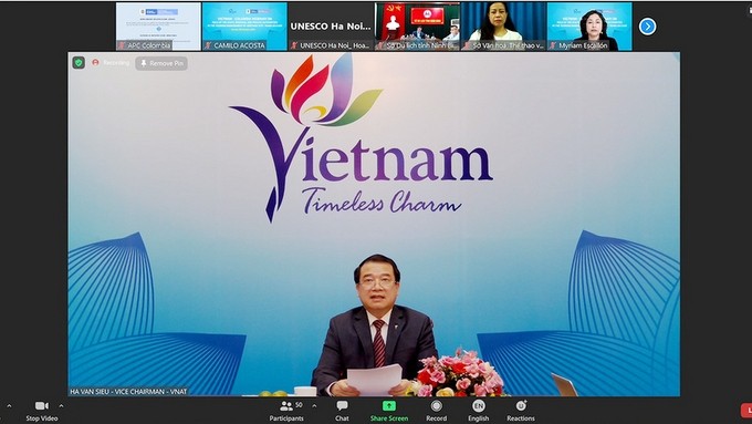 Deputy head of the VNAT Ha Van Sieu speaking at the webina. (Photo: titc.vn)