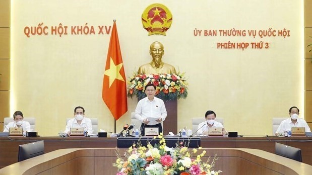 NA Chairman Vuong Dinh Hue concludes the NA Standing Committee's 3rd session (Source: VNA)