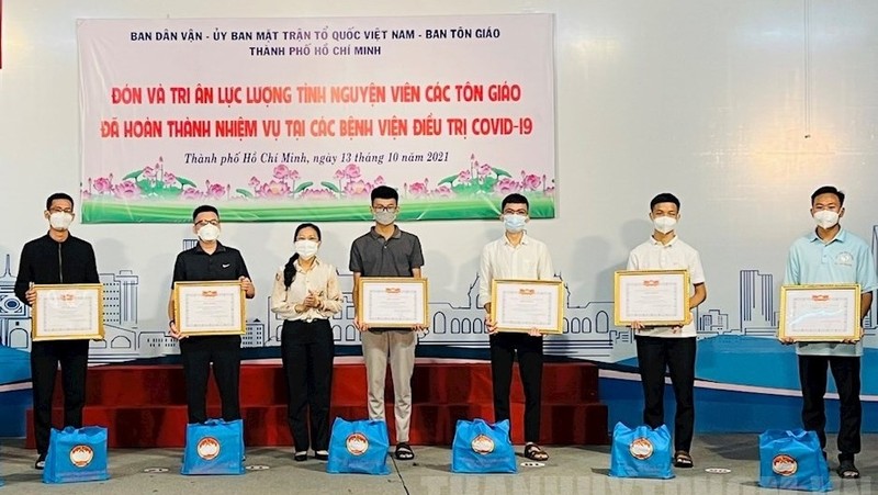 HCM City honours religious volunteers supporting COVID-19 fight. (Photo: hcmcpv.org.vn)
