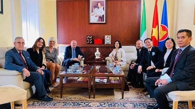 Italian Deputy Minister for Economic Development Gilberto Pichetto Fratin visits Vietnamese Embassy to Italy (Photo: baoquocte)