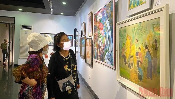 Visitors to the exhibition. (Photo: NDO)