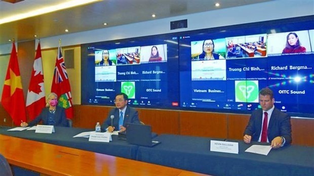 Vietnamese Ambassador to Canada Pham Cao Phong (centre) speaks at the event. (Photo: VNA)