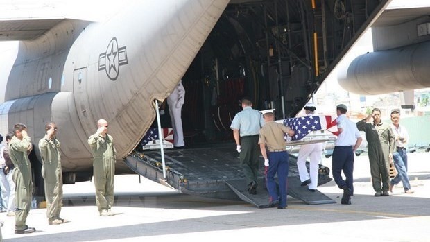 A repatriation ceremony for the remains of missing US servicemen (Illustrative photo: VNA)