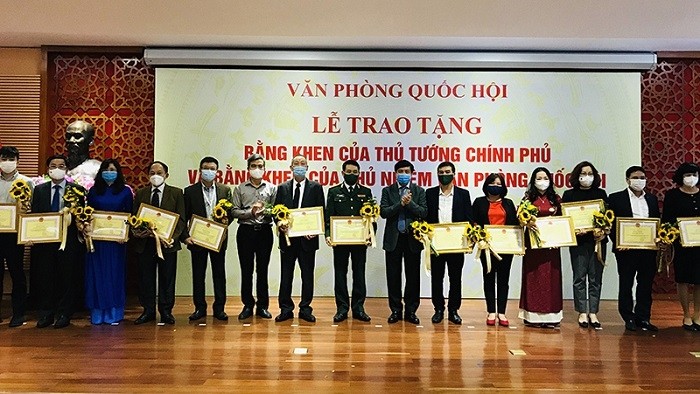 Collectives and individuals awarded for effective communication on general elections