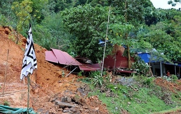 Three people died, four were injured and one went missing after torrential rains swept through northern and central provinces as of 5pm on October 17. (Photo: VNA)