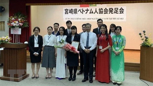 At the debut ceremony of the association of Vietnamese expatriates in Miyazaki. (Photo: VNA)