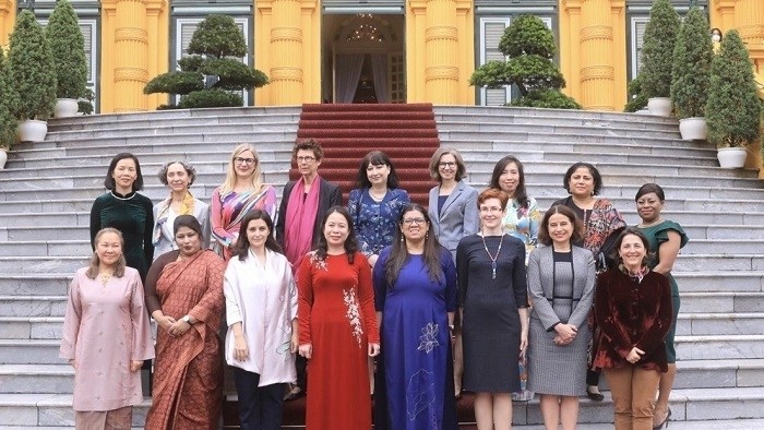 Vice President Vo Thi Anh Xuan meets female foreign ambassadors, chargés d' affaires