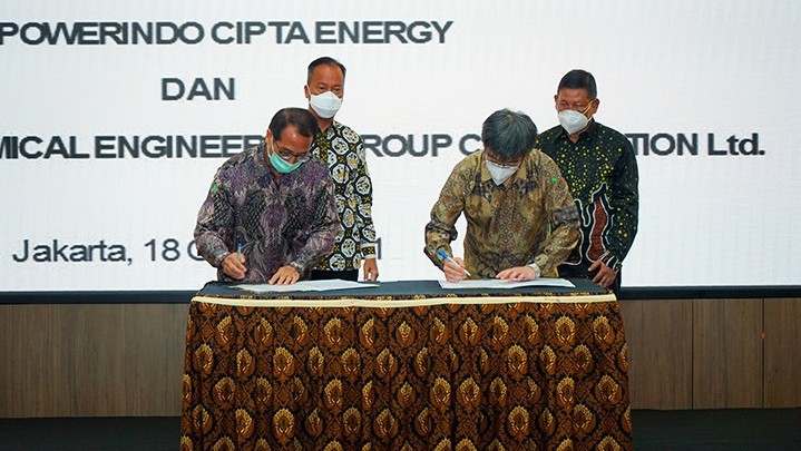 The signing ceremony (Photo: Indonesia's Industry Ministry)