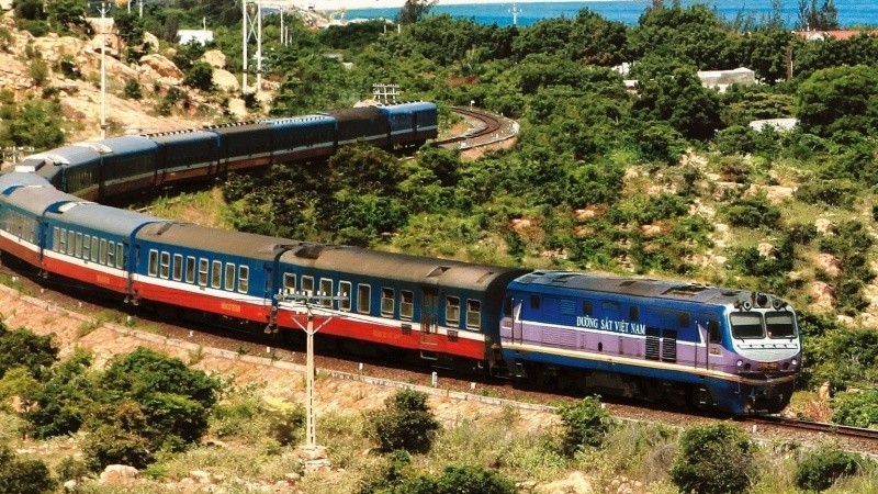 The Vietnam railways operates one more pair of Thong Nhat passenger trains on the north-south route.