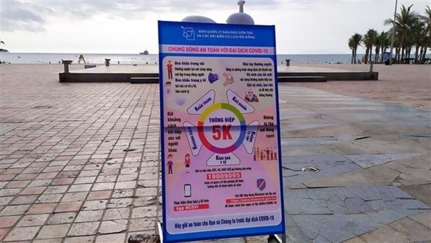 A poster on the Ministry of Health's 5K message for COVID-19 prevention and control at a public site in Da Nang (Photo: VNA)