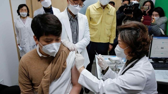 Republic of Korea says it has achieved its goal of vaccinating 70% of its 52 million people, paving the way for a planned return to normal next month.