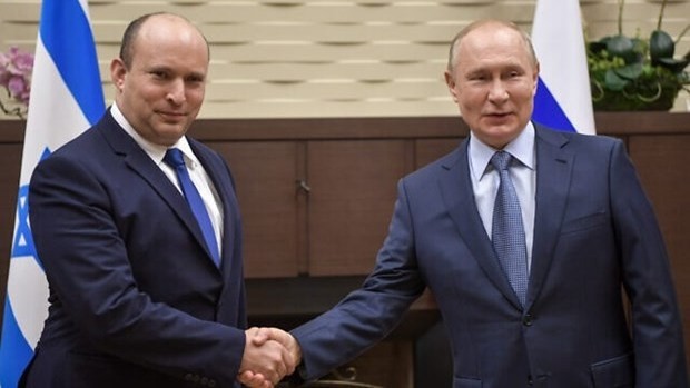 Israeli Prime Minister Naftali Bennett (left) met with Russian President Vladimir Putin in Sochi, Russia on October 22. (Photo: VNA/GPO)