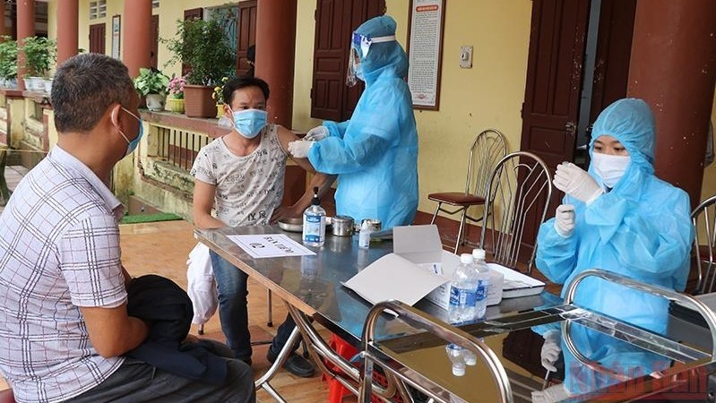 Residents in the northern province of Phu Tho are vaccinated against COVID-19.