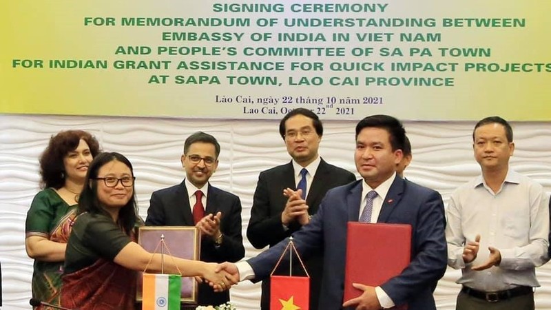 T he signing ceremony of an MOU between the Embassy of India and the Lao Cai provincial authorities for a project aimed at the construction of classrooms for Trung Chai Kindergarten in Sa Pa.