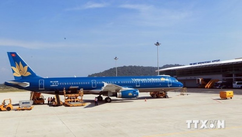 A plane of Vietnam Airlines park at Phu Quoc International Airport (Photo: VNA)