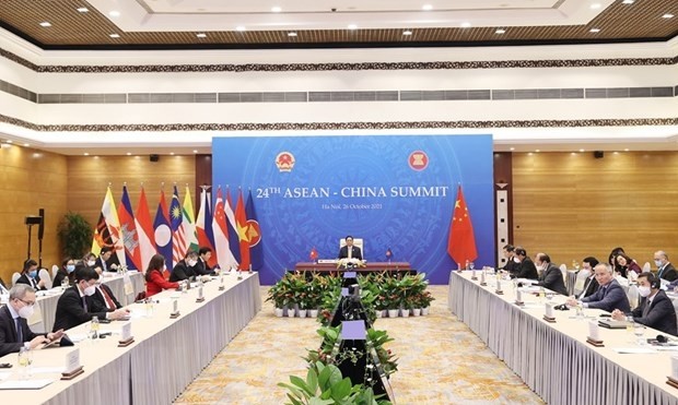 At the 24th ASEAN-China Summit. (Photo: VNA)