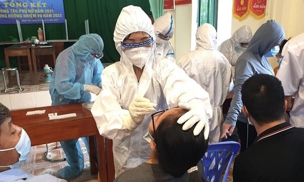 Vietnam recorded 3,595 cases of COVID-19 on October 26. (Photo: VNA)