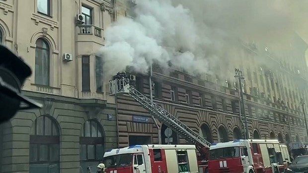 Scene of office building fire in Moscow (Source: thegoaspotlight.com)