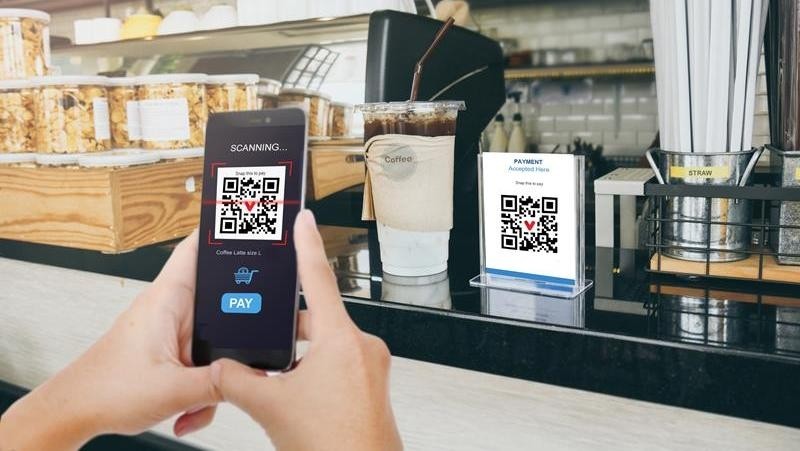 The project aims to make non-cash payment methods more popular to people in both urban and rural areas. (Photo: HONG ANH)