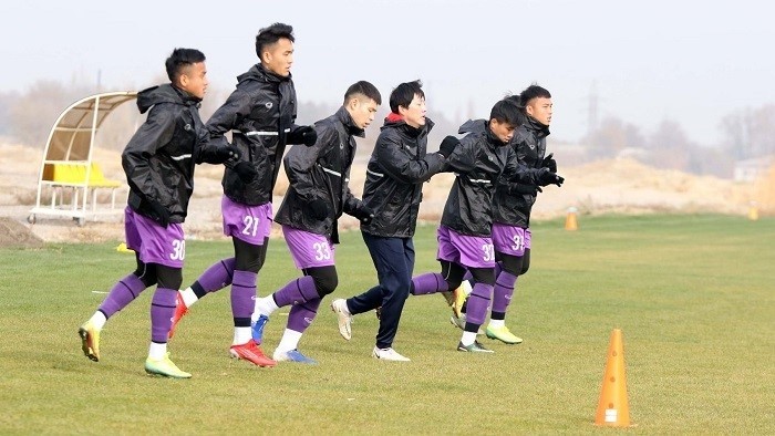 Vietnam U23 team during a training session at Sport City Stadium in Kyrgyzstan on November 1, 2021. (Photo: Vietnam Football Federation)